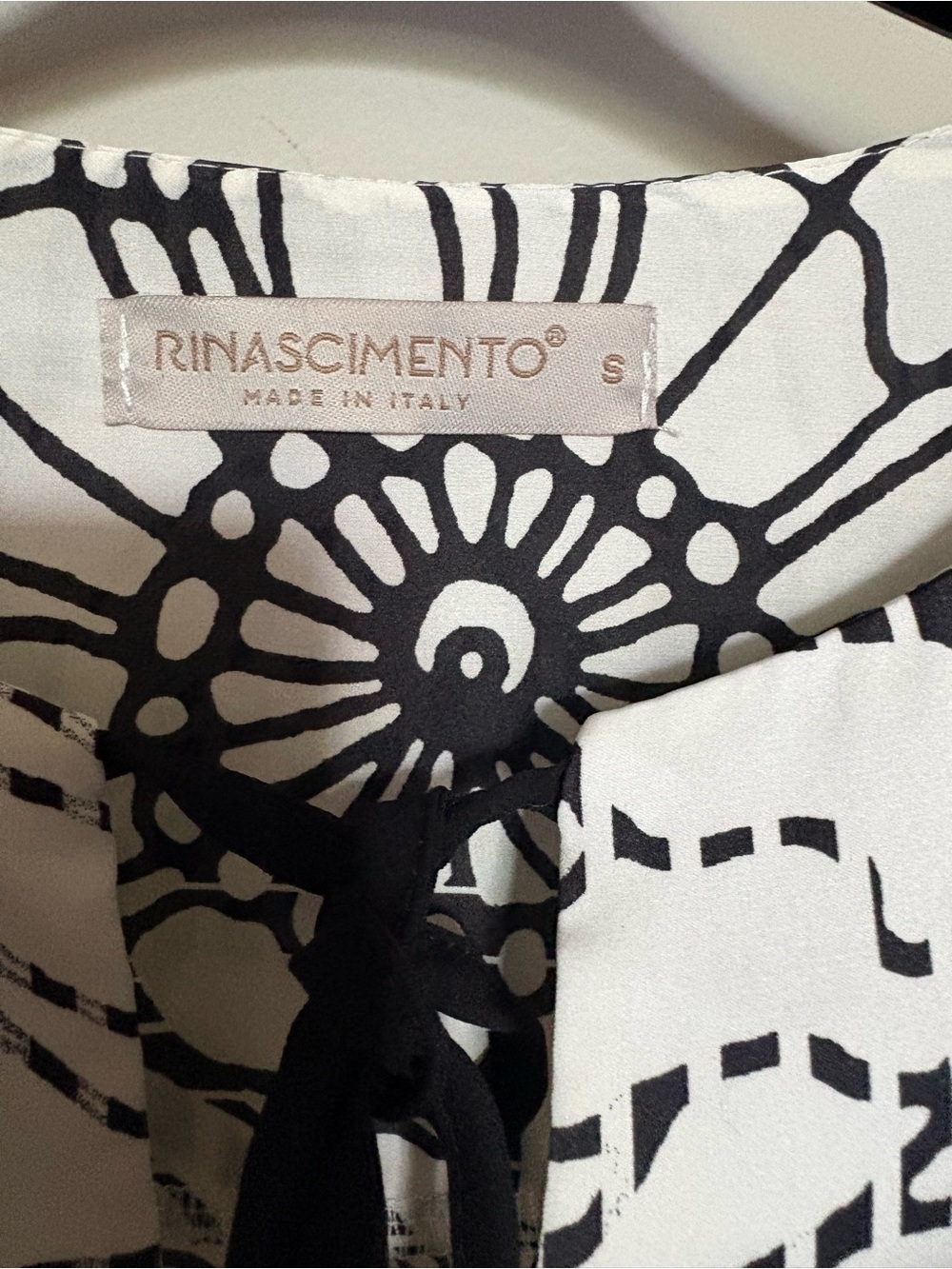Rinascimento Monochrome Floral Tie-Front Blouse - Picture 3 of 10